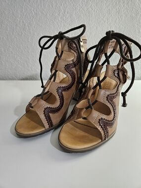 Women’s Tan & Dark Brown Lace-Up Leather Heels